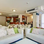 Konrad Hotel